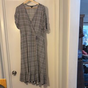Torrid size one hounds tooth wrapped dress